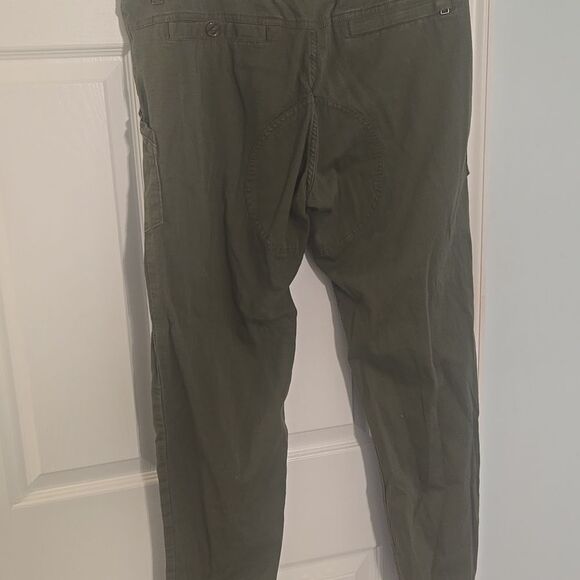 Reef Green Cargo Pants with Belt Loops - Picture 7 of 9